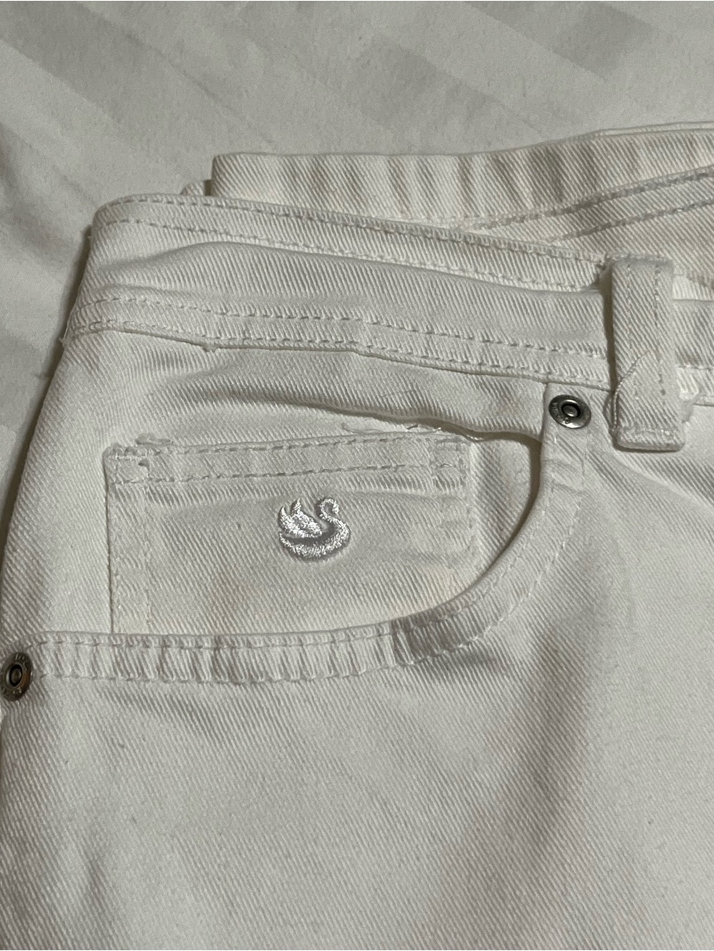 White Denim Pants by Gloria Vanderbilt
14-01